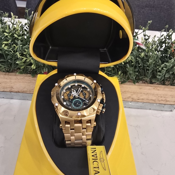 New Invicta Men's Reserve Quartz Chronograph Green Dial With Protective Case - Picture 7 of 8